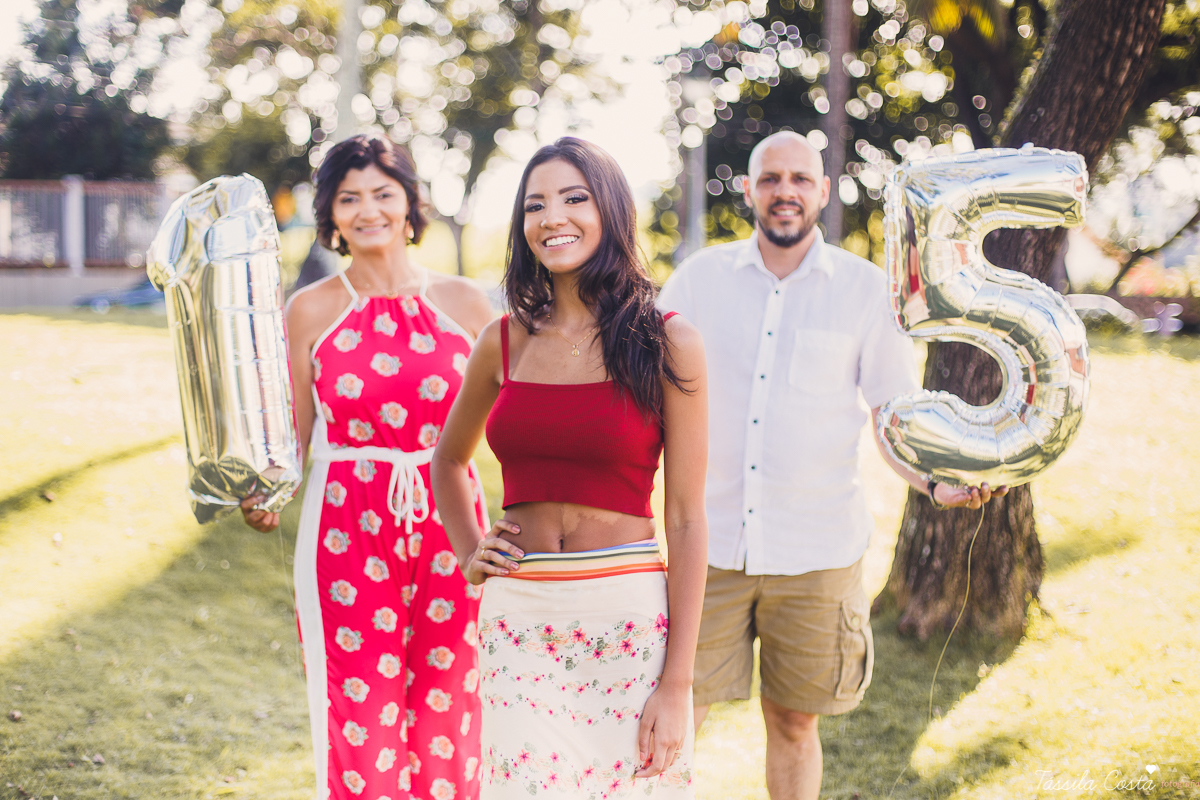 looks para ensaio de 15 anos, o que vestir para meu ensaio de 15 anos, fotos em 15 anos em Vitória ES, fotógrafa especializada em book de 15 anos, fotos no por do sol da Ilha do Frade, fotos em família, o que vestir nas minhas fotos em família, tássila 