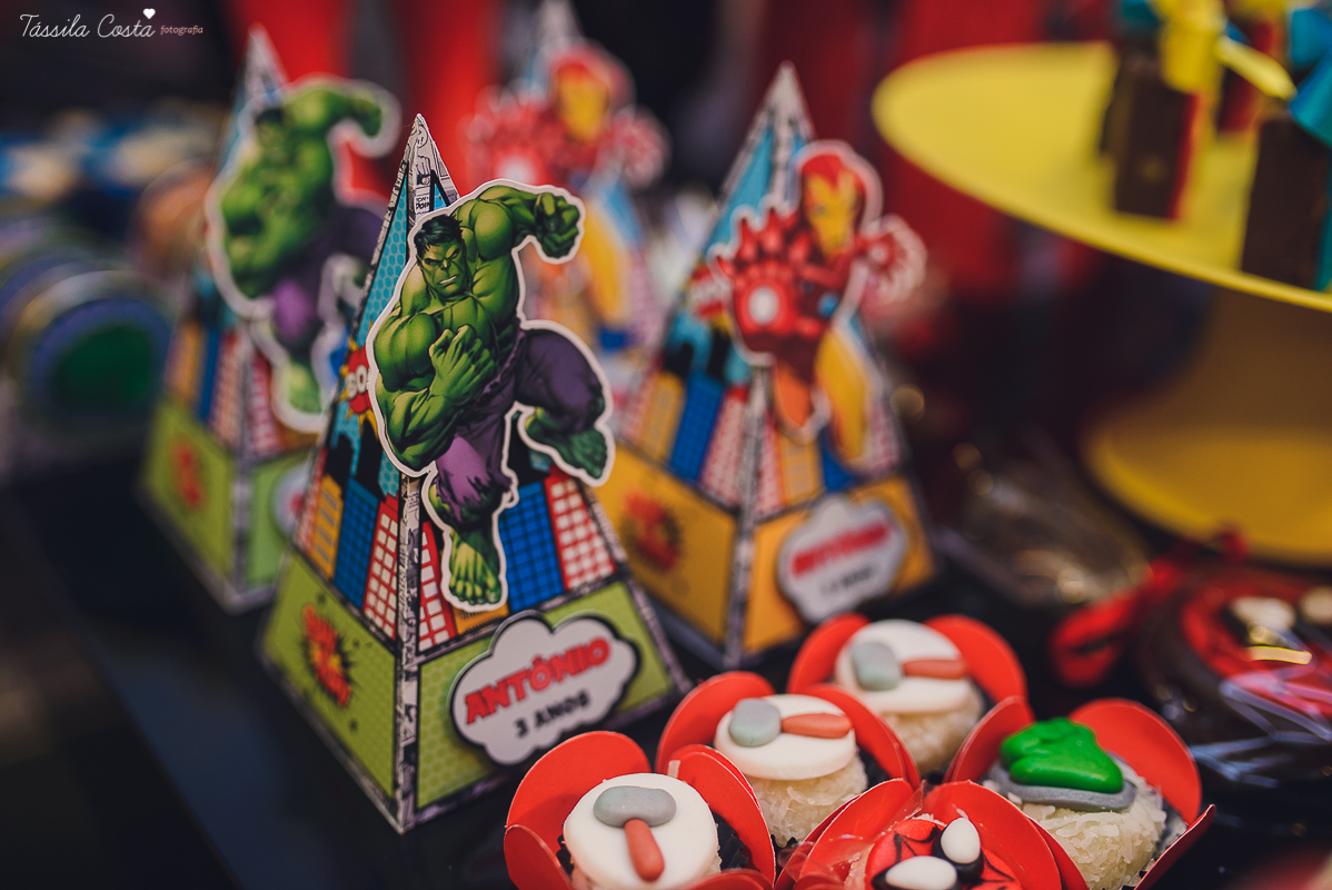 festa de 3 anos do antônio, que aconteceu em Manguinhos Serra, festa no tema Os Vingadores, festa de menino, com direito à Homem-aranha fantasiado, decoração da Mamalujo Decorações, Carla Sales, com fotos da T&aacu