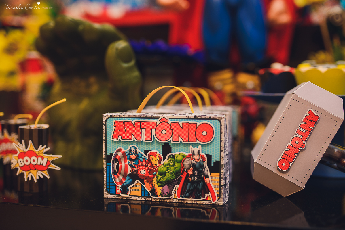 festa de 3 anos do antônio, que aconteceu em Manguinhos Serra, festa no tema Os Vingadores, festa de menino, com direito à Homem-aranha fantasiado, decoração da Mamalujo Decorações, Carla Sales, com fotos da T&aacu