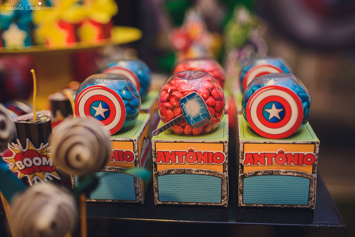 festa de 3 anos do antônio, que aconteceu em Manguinhos Serra, festa no tema Os Vingadores, festa de menino, com direito à Homem-aranha fantasiado, decoração da Mamalujo Decorações, Carla Sales, com fotos da T&aacu