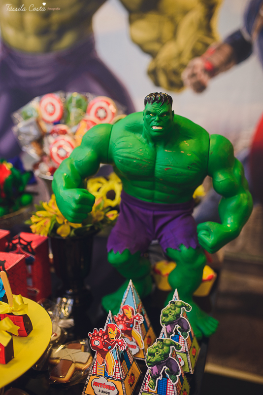 festa de 3 anos do antônio, que aconteceu em Manguinhos Serra, festa no tema Os Vingadores, festa de menino, com direito à Homem-aranha fantasiado, decoração da Mamalujo Decorações, Carla Sales, com fotos da T&aacu