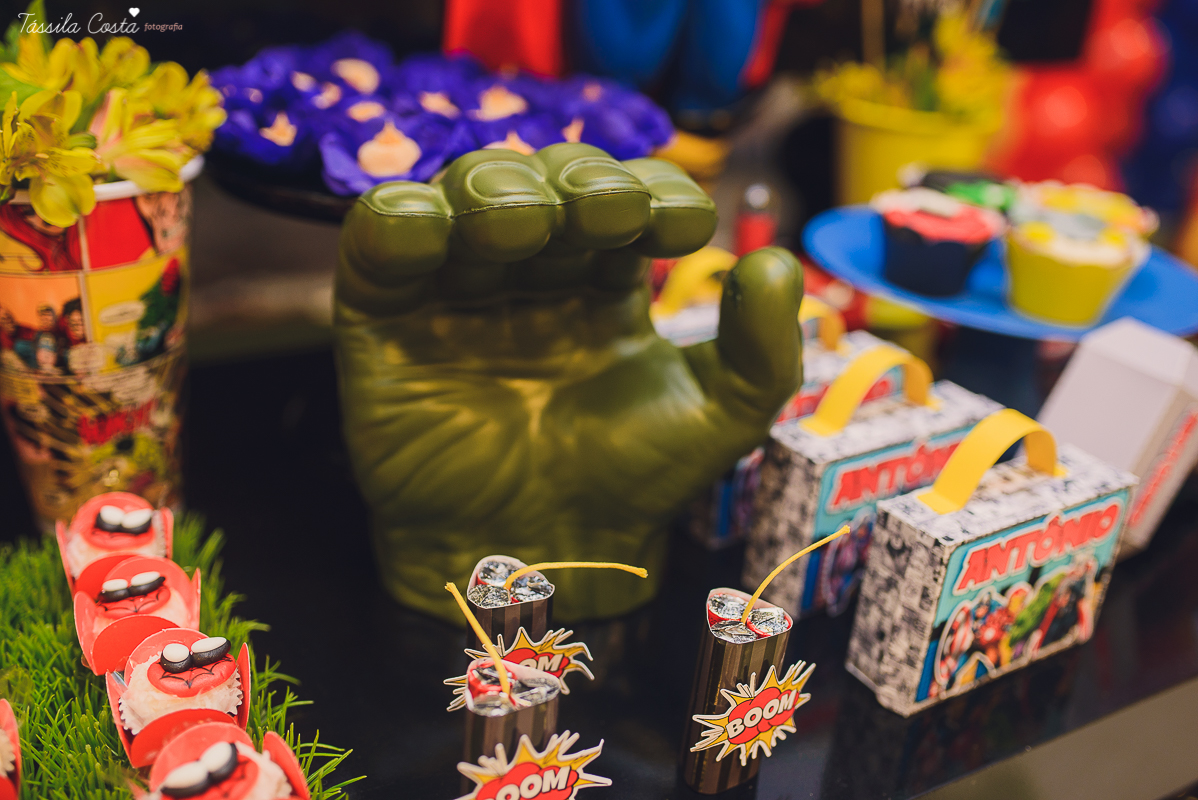 festa de 3 anos do antônio, que aconteceu em Manguinhos Serra, festa no tema Os Vingadores, festa de menino, com direito à Homem-aranha fantasiado, decoração da Mamalujo Decorações, Carla Sales, com fotos da T&aacu