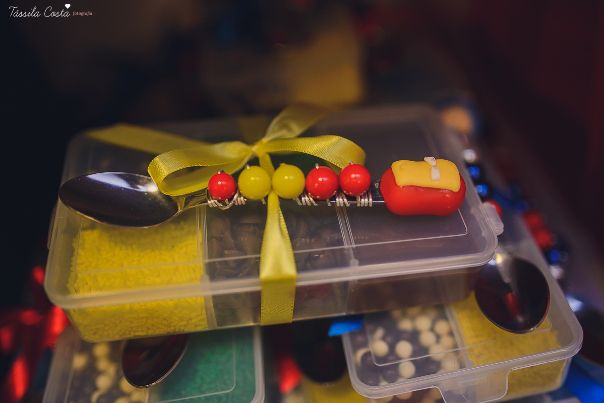 festa de 3 anos do antônio, que aconteceu em Manguinhos Serra, festa no tema Os Vingadores, festa de menino, com direito à Homem-aranha fantasiado, decoração da Mamalujo Decorações, Carla Sales, com fotos da T&aacu