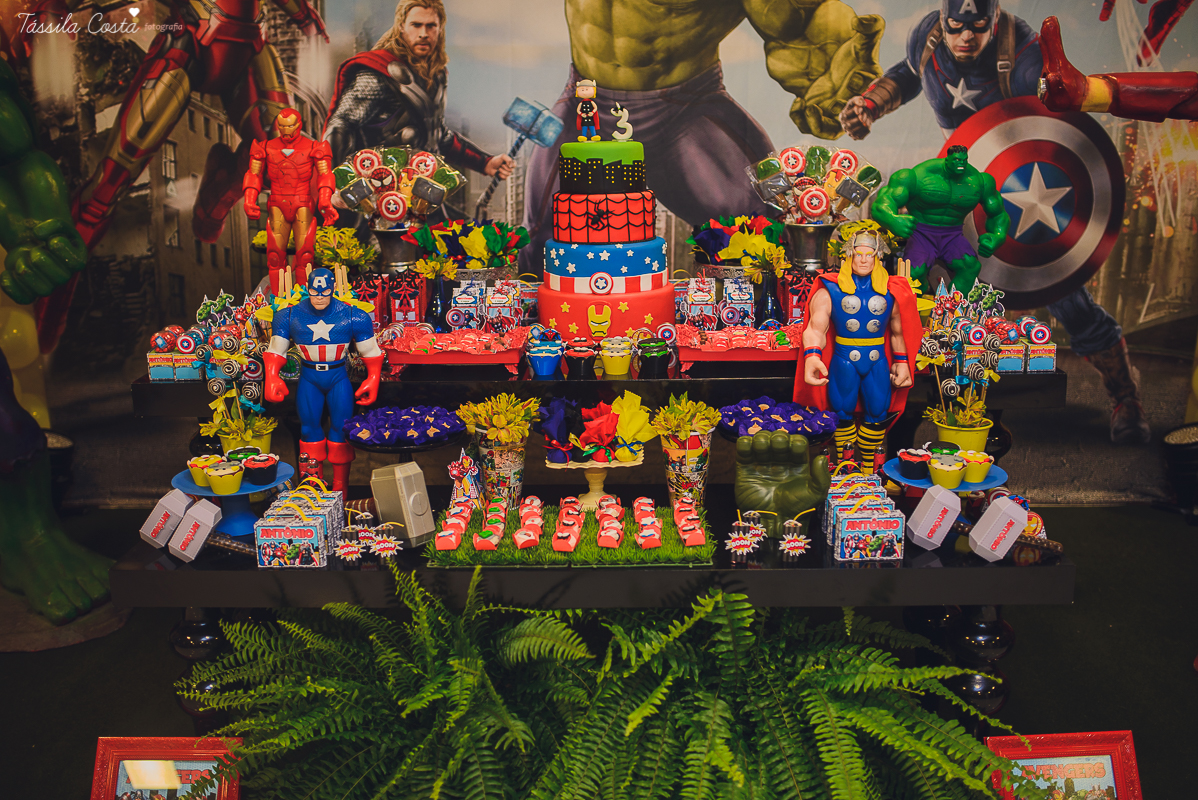 festa de 3 anos do antônio, que aconteceu em Manguinhos Serra, festa no tema Os Vingadores, festa de menino, com direito à Homem-aranha fantasiado, decoração da Mamalujo Decorações, Carla Sales, com fotos da T&aacu
