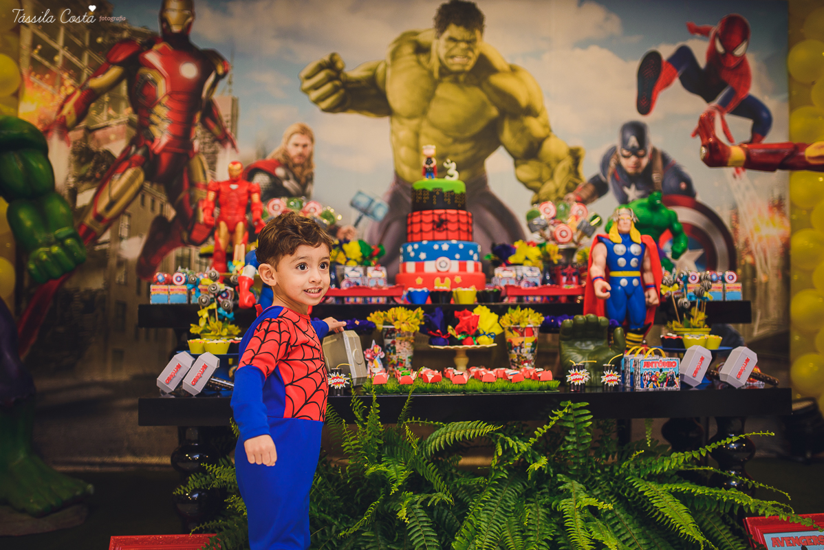 festa de 3 anos do antônio, que aconteceu em Manguinhos Serra, festa no tema Os Vingadores, festa de menino, com direito à Homem-aranha fantasiado, decoração da Mamalujo Decorações, Carla Sales, com fotos da T&aacu