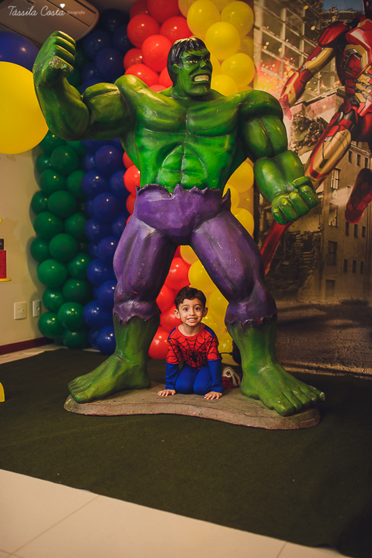 festa de 3 anos do antônio, que aconteceu em Manguinhos Serra, festa no tema Os Vingadores, festa de menino, com direito à Homem-aranha fantasiado, decoração da Mamalujo Decorações, Carla Sales, com fotos da T&aacu