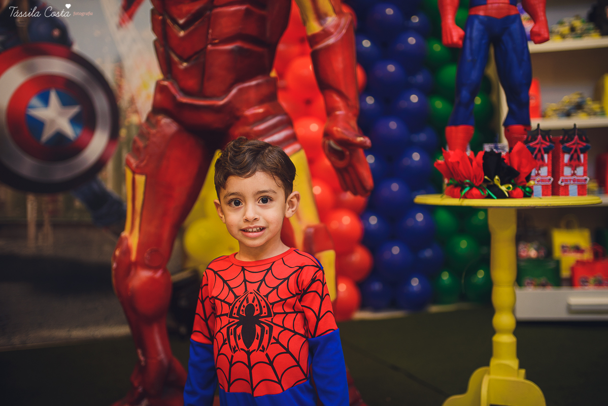 festa de 3 anos do antônio, que aconteceu em Manguinhos Serra, festa no tema Os Vingadores, festa de menino, com direito à Homem-aranha fantasiado, decoração da Mamalujo Decorações, Carla Sales, com fotos da T&aacu