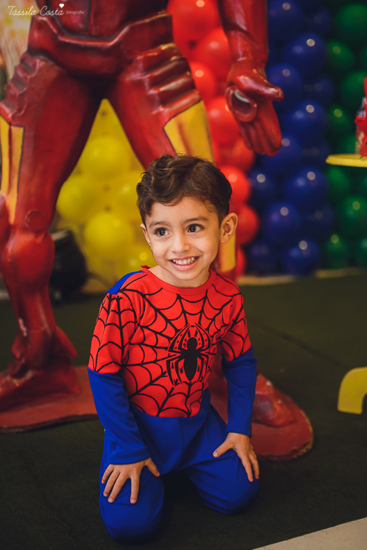 festa de 3 anos do antônio, que aconteceu em Manguinhos Serra, festa no tema Os Vingadores, festa de menino, com direito à Homem-aranha fantasiado, decoração da Mamalujo Decorações, Carla Sales, com fotos da T&aacu