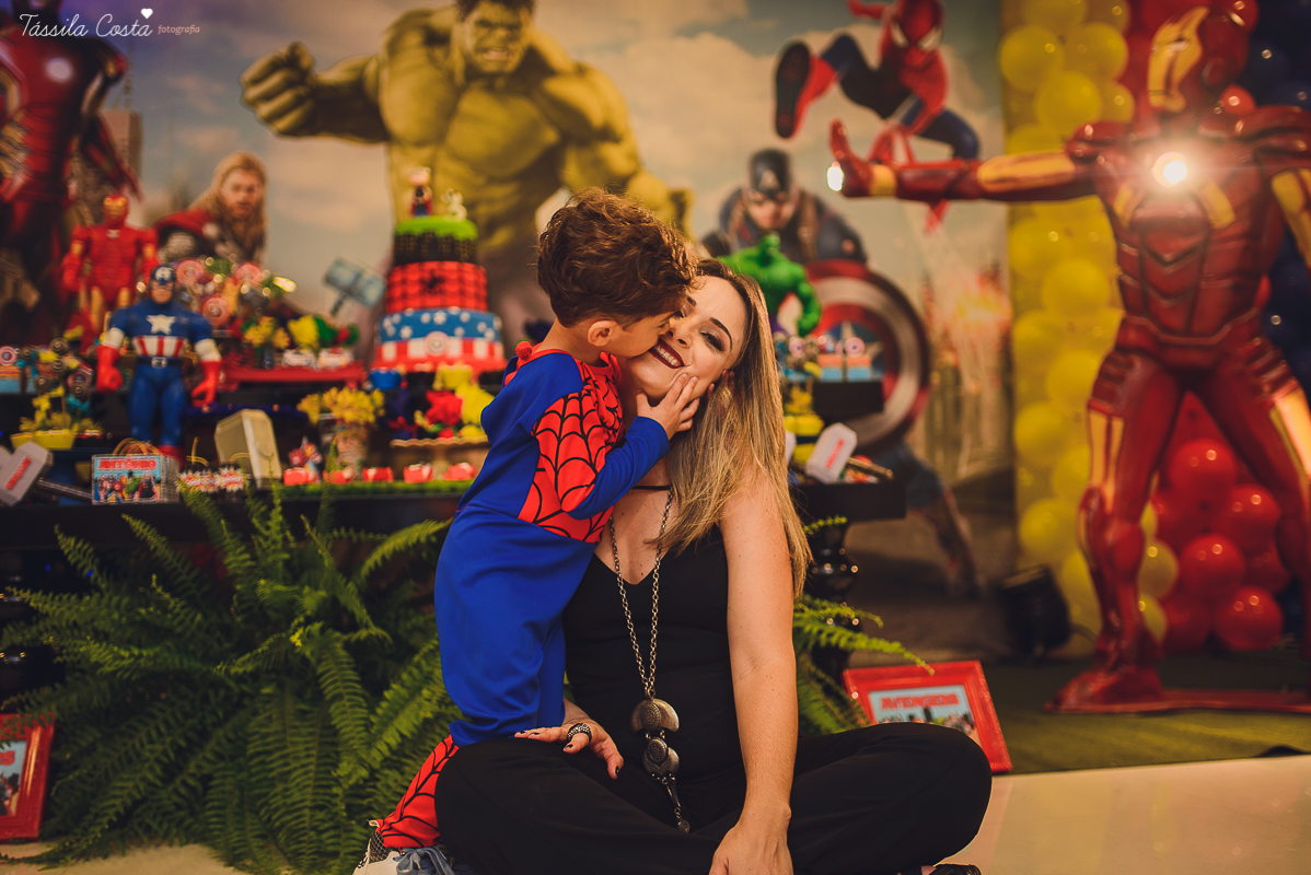 festa de 3 anos do antônio, que aconteceu em Manguinhos Serra, festa no tema Os Vingadores, festa de menino, com direito à Homem-aranha fantasiado, decoração da Mamalujo Decorações, Carla Sales, com fotos da T&aacu