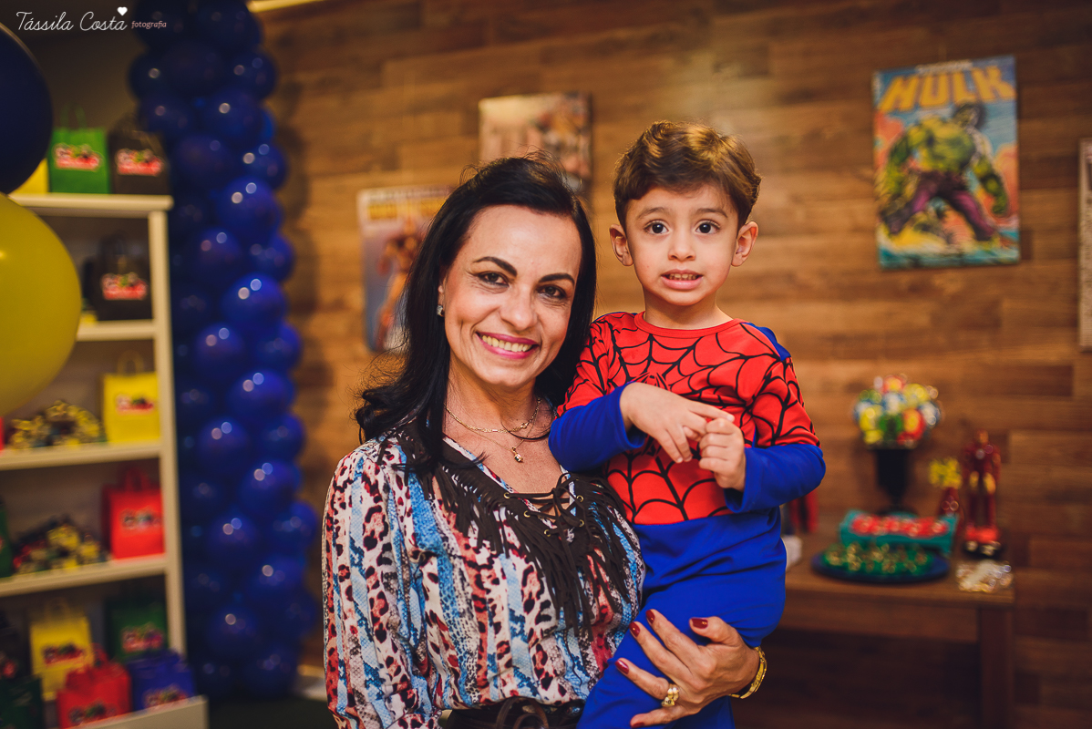 festa de 3 anos do antônio, que aconteceu em Manguinhos Serra, festa no tema Os Vingadores, festa de menino, com direito à Homem-aranha fantasiado, decoração da Mamalujo Decorações, Carla Sales, com fotos da T&aacu