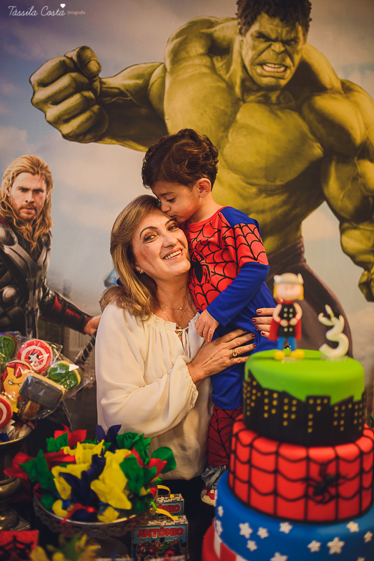 festa de 3 anos do antônio, que aconteceu em Manguinhos Serra, festa no tema Os Vingadores, festa de menino, com direito à Homem-aranha fantasiado, decoração da Mamalujo Decorações, Carla Sales, com fotos da T&aacu
