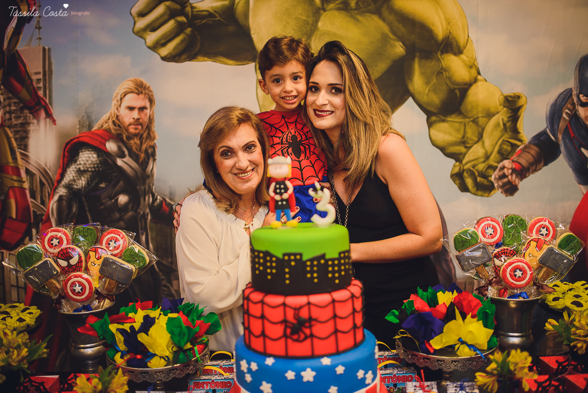 festa de 3 anos do antônio, que aconteceu em Manguinhos Serra, festa no tema Os Vingadores, festa de menino, com direito à Homem-aranha fantasiado, decoração da Mamalujo Decorações, Carla Sales, com fotos da T&aacu