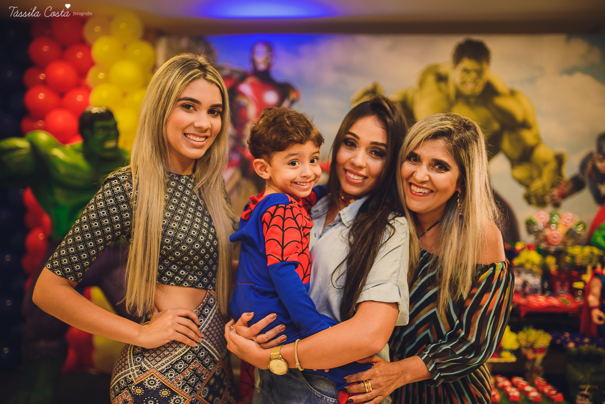 festa de 3 anos do antônio, que aconteceu em Manguinhos Serra, festa no tema Os Vingadores, festa de menino, com direito à Homem-aranha fantasiado, decoração da Mamalujo Decorações, Carla Sales, com fotos da T&aacu