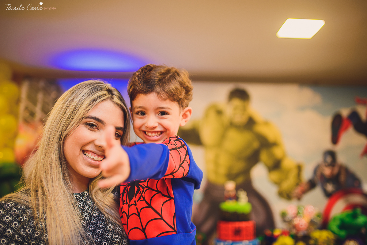 festa de 3 anos do antônio, que aconteceu em Manguinhos Serra, festa no tema Os Vingadores, festa de menino, com direito à Homem-aranha fantasiado, decoração da Mamalujo Decorações, Carla Sales, com fotos da T&aacu