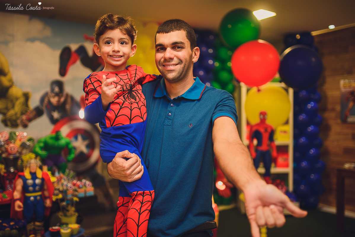 festa de 3 anos do antônio, que aconteceu em Manguinhos Serra, festa no tema Os Vingadores, festa de menino, com direito à Homem-aranha fantasiado, decoração da Mamalujo Decorações, Carla Sales, com fotos da T&aacu