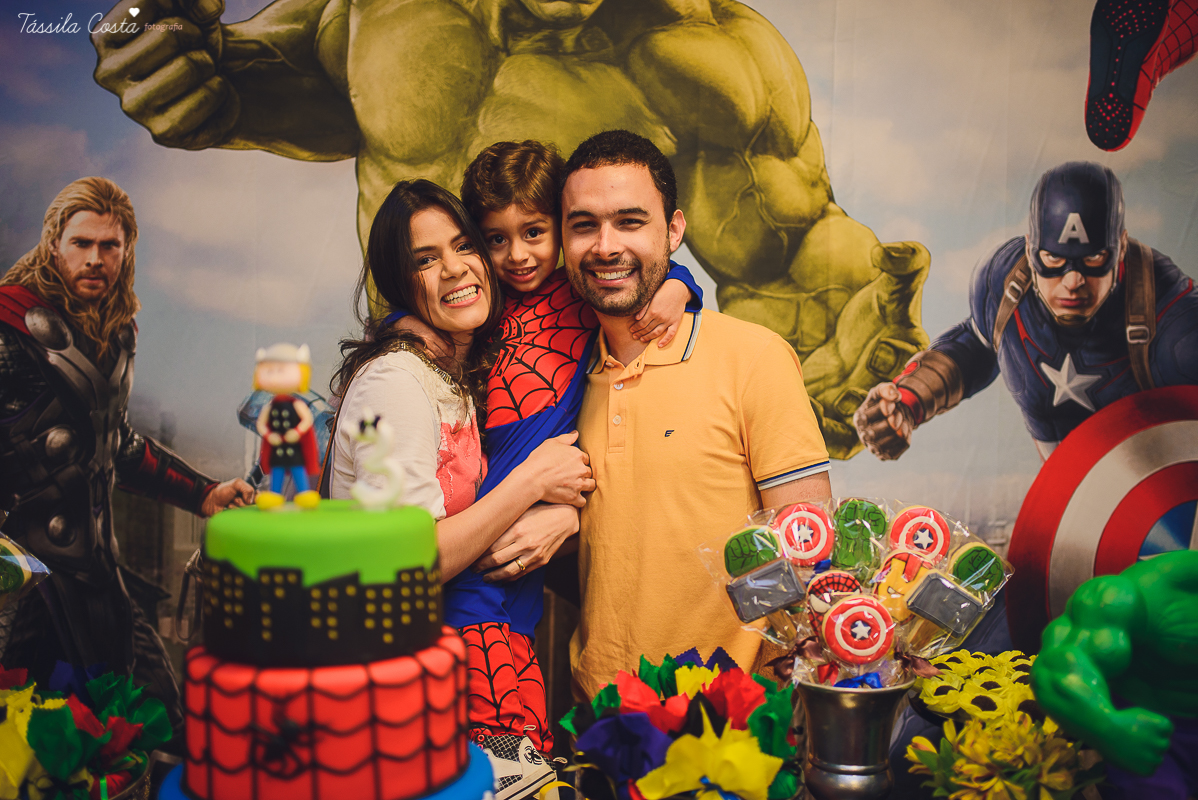 festa de 3 anos do antônio, que aconteceu em Manguinhos Serra, festa no tema Os Vingadores, festa de menino, com direito à Homem-aranha fantasiado, decoração da Mamalujo Decorações, Carla Sales, com fotos da T&aacu