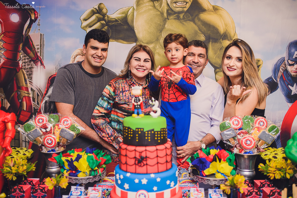 festa de 3 anos do antônio, que aconteceu em Manguinhos Serra, festa no tema Os Vingadores, festa de menino, com direito à Homem-aranha fantasiado, decoração da Mamalujo Decorações, Carla Sales, com fotos da T&aacu