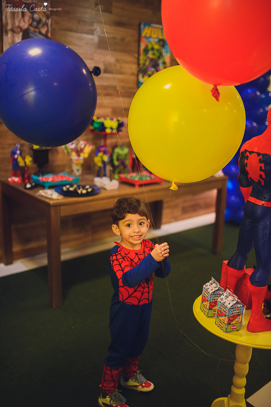 festa de 3 anos do antônio, que aconteceu em Manguinhos Serra, festa no tema Os Vingadores, festa de menino, com direito à Homem-aranha fantasiado, decoração da Mamalujo Decorações, Carla Sales, com fotos da T&aacu