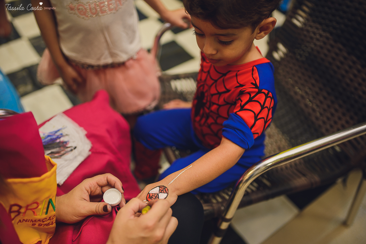 festa de 3 anos do antônio, que aconteceu em Manguinhos Serra, festa no tema Os Vingadores, festa de menino, com direito à Homem-aranha fantasiado, decoração da Mamalujo Decorações, Carla Sales, com fotos da T&aacu