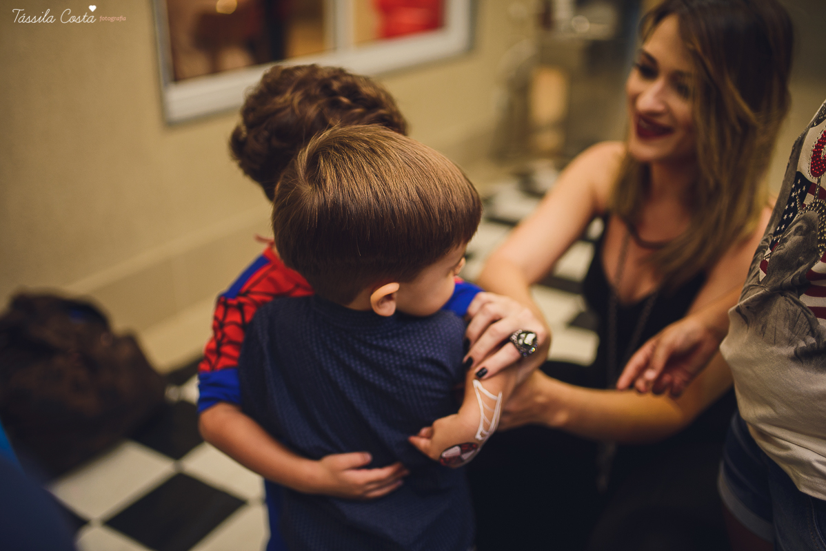 festa de 3 anos do antônio, que aconteceu em Manguinhos Serra, festa no tema Os Vingadores, festa de menino, com direito à Homem-aranha fantasiado, decoração da Mamalujo Decorações, Carla Sales, com fotos da T&aacu