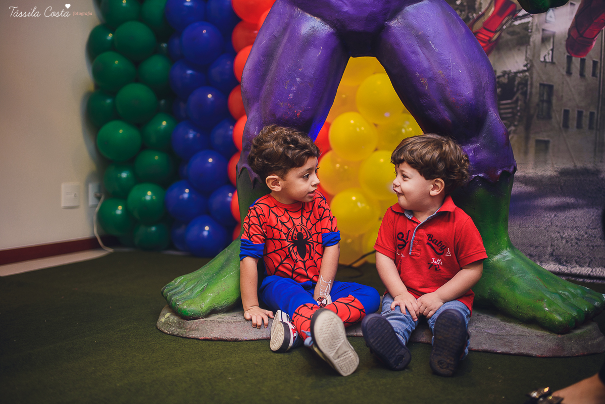 festa de 3 anos do antônio, que aconteceu em Manguinhos Serra, festa no tema Os Vingadores, festa de menino, com direito à Homem-aranha fantasiado, decoração da Mamalujo Decorações, Carla Sales, com fotos da T&aacu