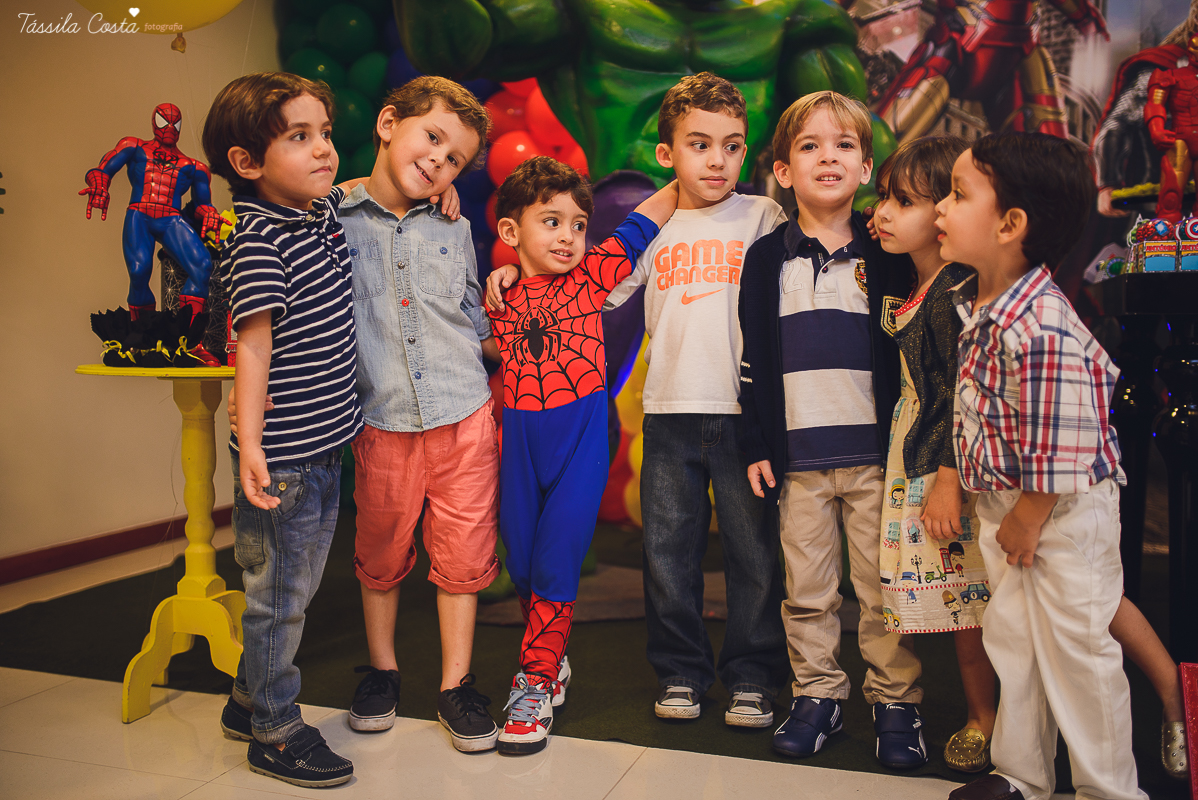 festa de 3 anos do antônio, que aconteceu em Manguinhos Serra, festa no tema Os Vingadores, festa de menino, com direito à Homem-aranha fantasiado, decoração da Mamalujo Decorações, Carla Sales, com fotos da T&aacu