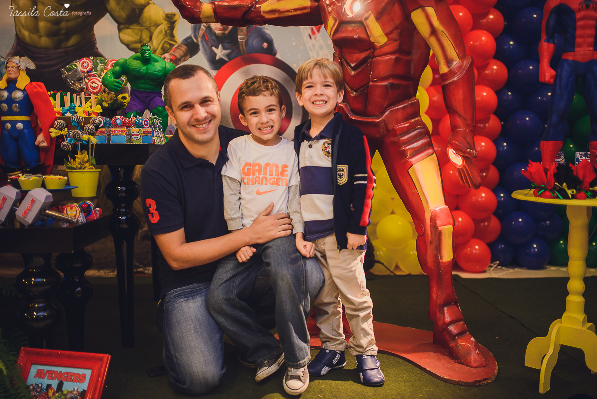 festa de 3 anos do antônio, que aconteceu em Manguinhos Serra, festa no tema Os Vingadores, festa de menino, com direito à Homem-aranha fantasiado, decoração da Mamalujo Decorações, Carla Sales, com fotos da T&aacu