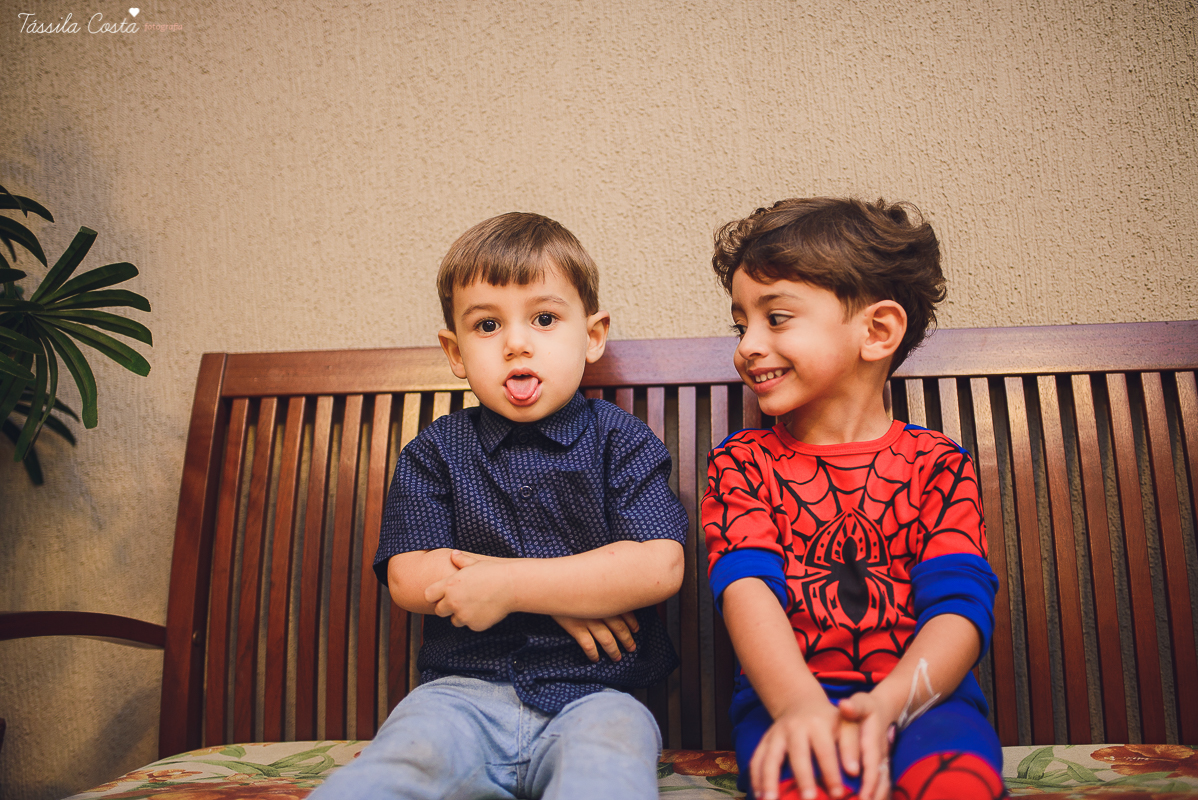 festa de 3 anos do antônio, que aconteceu em Manguinhos Serra, festa no tema Os Vingadores, festa de menino, com direito à Homem-aranha fantasiado, decoração da Mamalujo Decorações, Carla Sales, com fotos da T&aacu