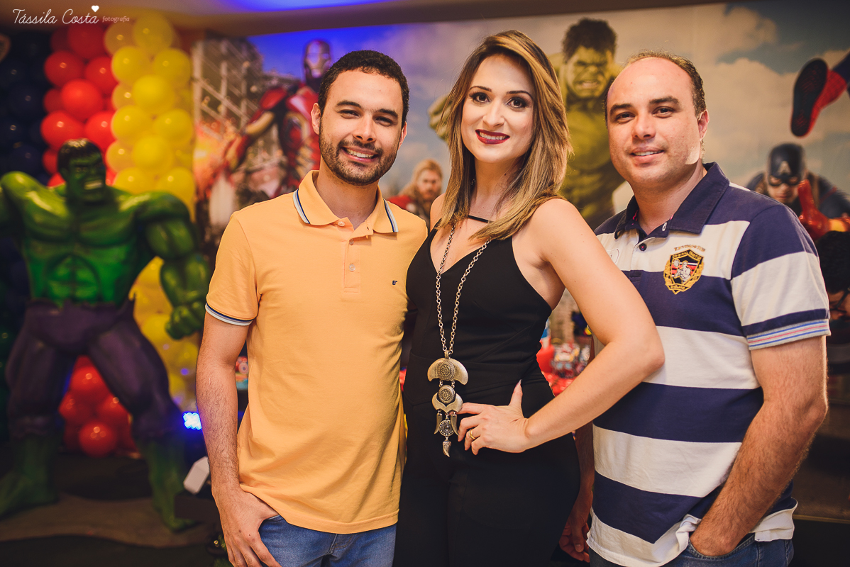 festa de 3 anos do antônio, que aconteceu em Manguinhos Serra, festa no tema Os Vingadores, festa de menino, com direito à Homem-aranha fantasiado, decoração da Mamalujo Decorações, Carla Sales, com fotos da T&aacu
