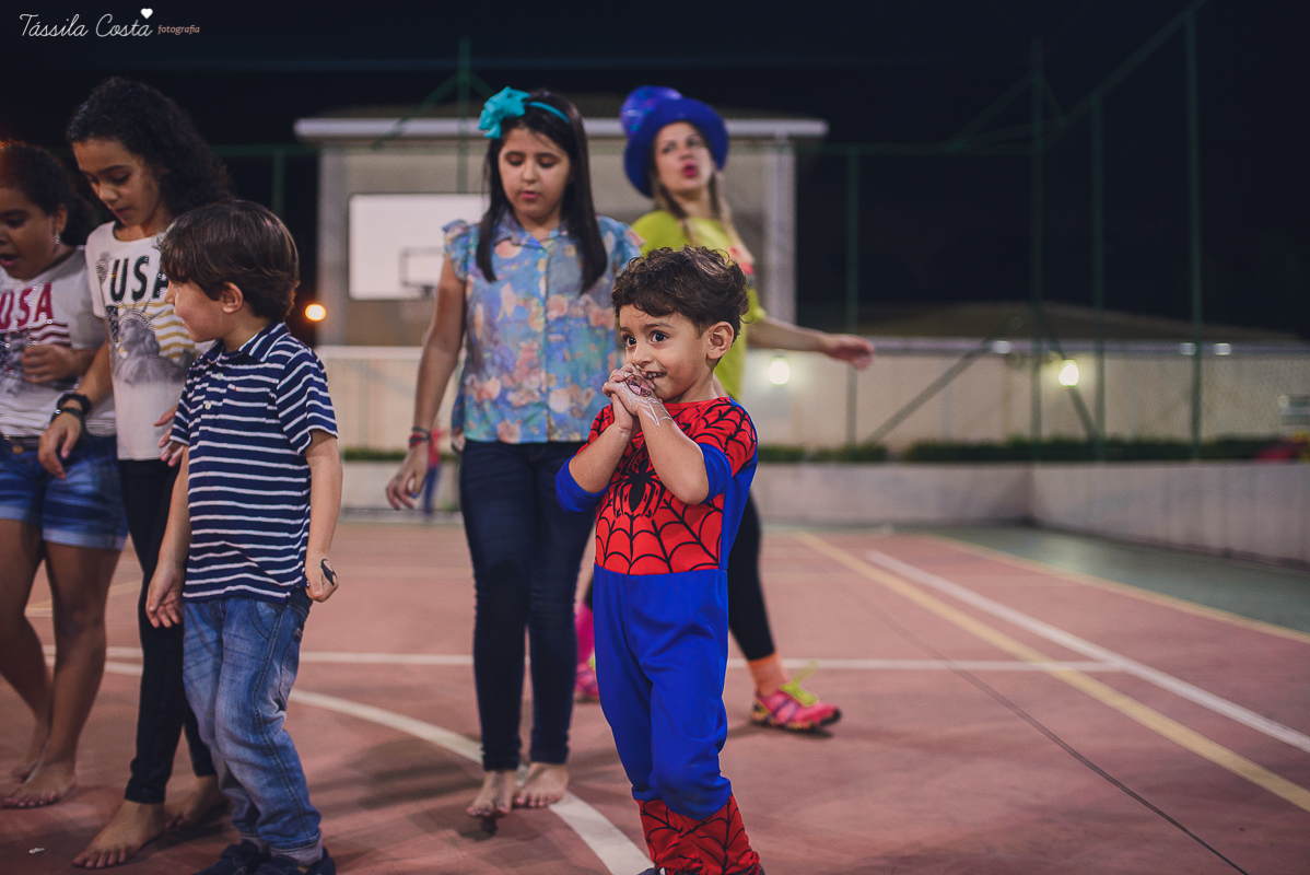 festa de 3 anos do antônio, que aconteceu em Manguinhos Serra, festa no tema Os Vingadores, festa de menino, com direito à Homem-aranha fantasiado, decoração da Mamalujo Decorações, Carla Sales, com fotos da T&aacu