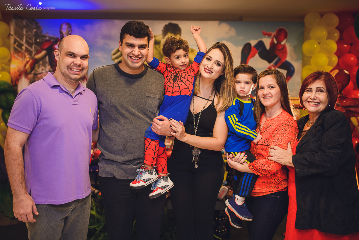festa de 3 anos do antônio, que aconteceu em Manguinhos Serra, festa no tema Os Vingadores, festa de menino, com direito à Homem-aranha fantasiado, decoração da Mamalujo Decorações, Carla Sales, com fotos da T&aacu