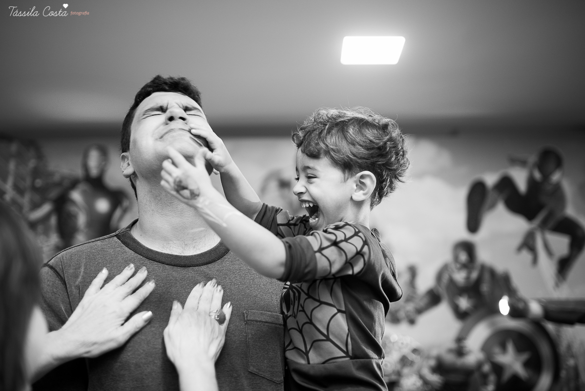 festa de 3 anos do antônio, que aconteceu em Manguinhos Serra, festa no tema Os Vingadores, festa de menino, com direito à Homem-aranha fantasiado, decoração da Mamalujo Decorações, Carla Sales, com fotos da T&aacu