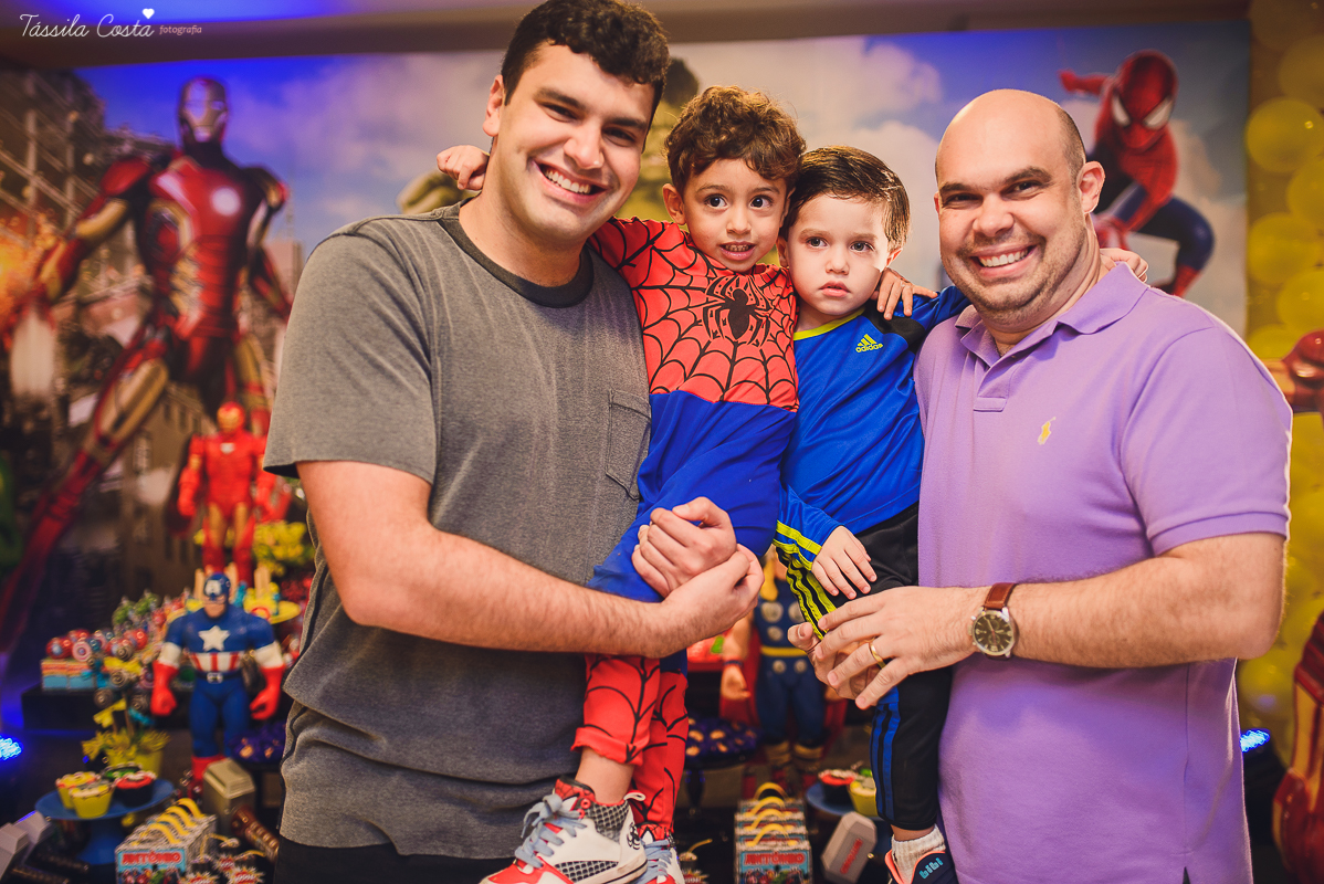 festa de 3 anos do antônio, que aconteceu em Manguinhos Serra, festa no tema Os Vingadores, festa de menino, com direito à Homem-aranha fantasiado, decoração da Mamalujo Decorações, Carla Sales, com fotos da T&aacu