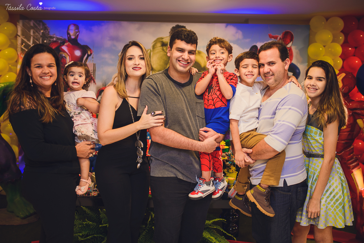 festa de 3 anos do antônio, que aconteceu em Manguinhos Serra, festa no tema Os Vingadores, festa de menino, com direito à Homem-aranha fantasiado, decoração da Mamalujo Decorações, Carla Sales, com fotos da T&aacu