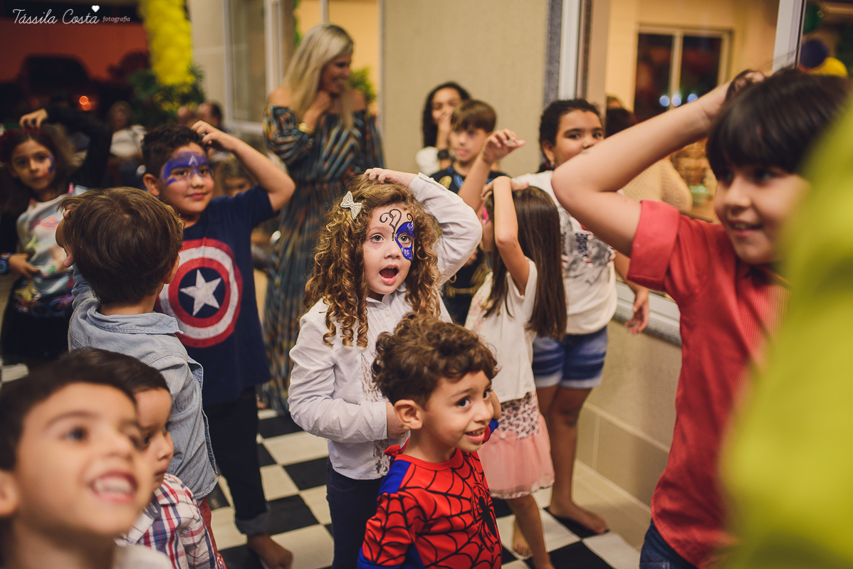festa de 3 anos do antônio, que aconteceu em Manguinhos Serra, festa no tema Os Vingadores, festa de menino, com direito à Homem-aranha fantasiado, decoração da Mamalujo Decorações, Carla Sales, com fotos da T&aacu