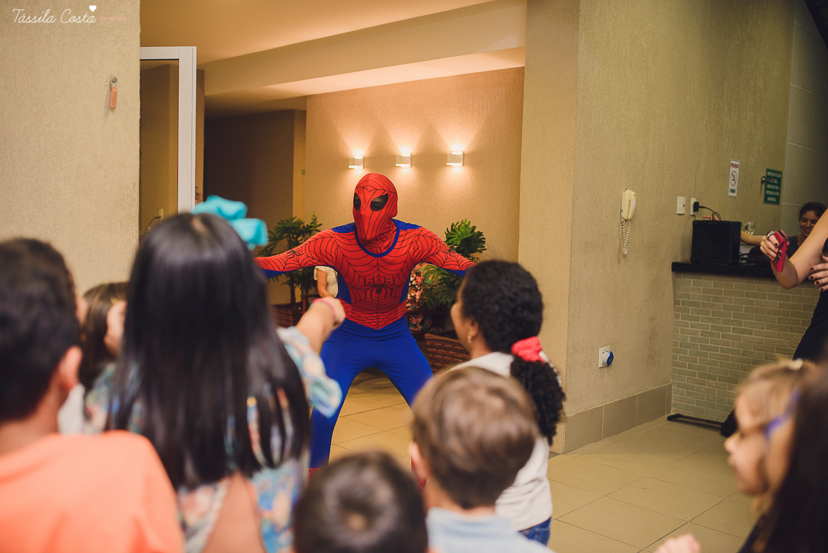festa de 3 anos do antônio, que aconteceu em Manguinhos Serra, festa no tema Os Vingadores, festa de menino, com direito à Homem-aranha fantasiado, decoração da Mamalujo Decorações, Carla Sales, com fotos da T&aacu