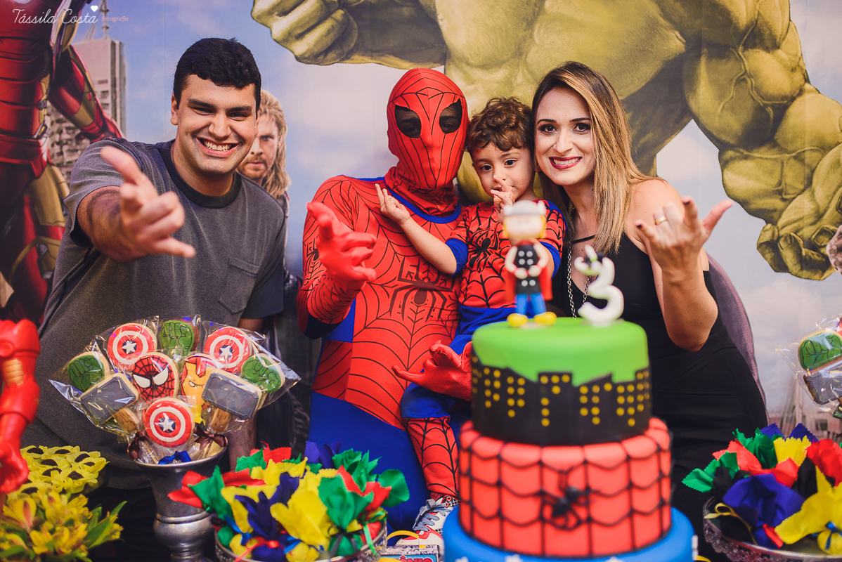 festa de 3 anos do antônio, que aconteceu em Manguinhos Serra, festa no tema Os Vingadores, festa de menino, com direito à Homem-aranha fantasiado, decoração da Mamalujo Decorações, Carla Sales, com fotos da T&aacu