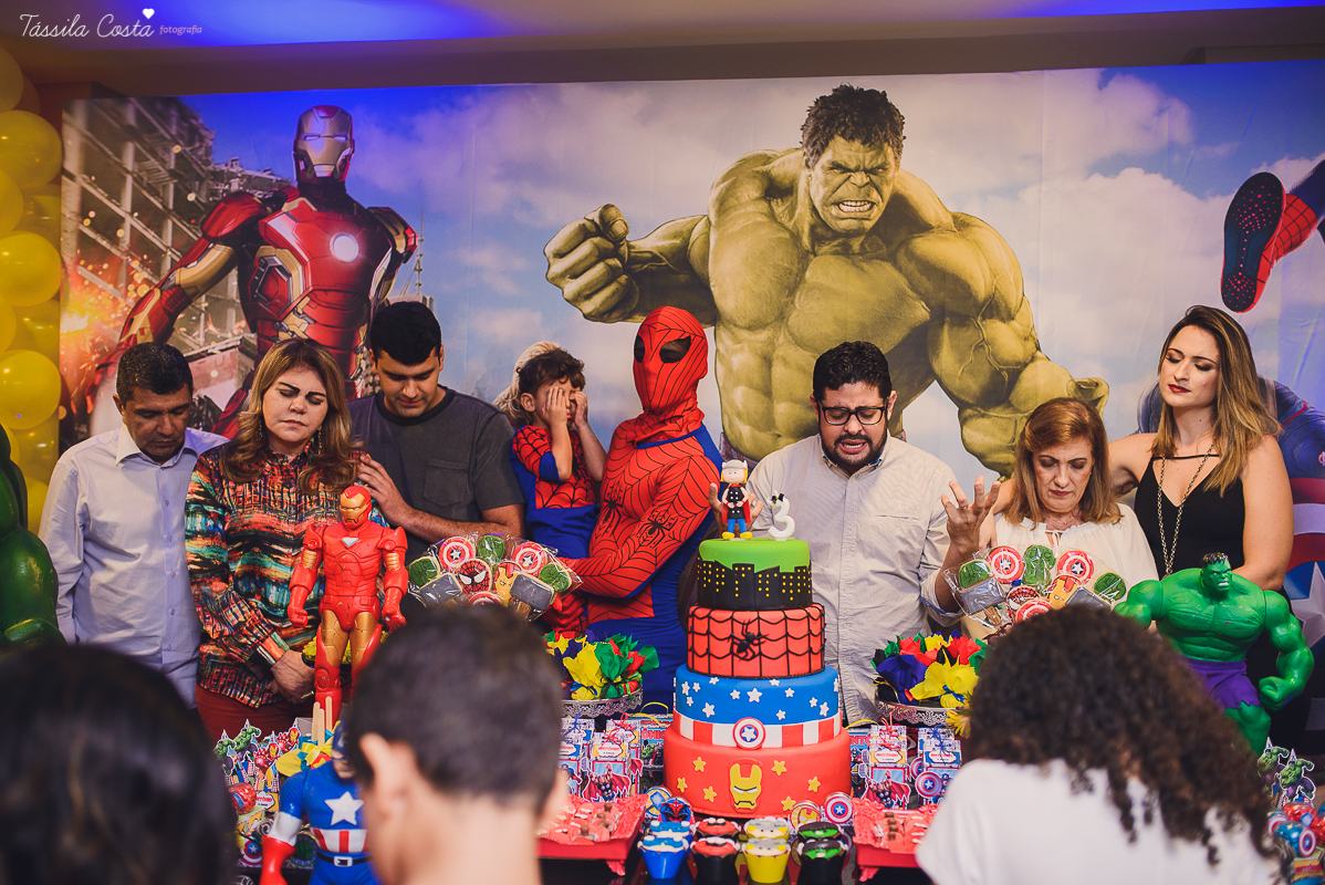 festa de 3 anos do antônio, que aconteceu em Manguinhos Serra, festa no tema Os Vingadores, festa de menino, com direito à Homem-aranha fantasiado, decoração da Mamalujo Decorações, Carla Sales, com fotos da T&aacu