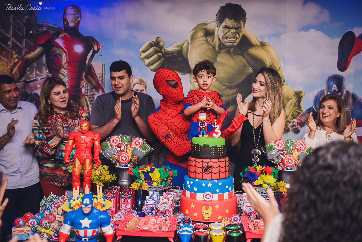 festa de 3 anos do antônio, que aconteceu em Manguinhos Serra, festa no tema Os Vingadores, festa de menino, com direito à Homem-aranha fantasiado, decoração da Mamalujo Decorações, Carla Sales, com fotos da T&aacu