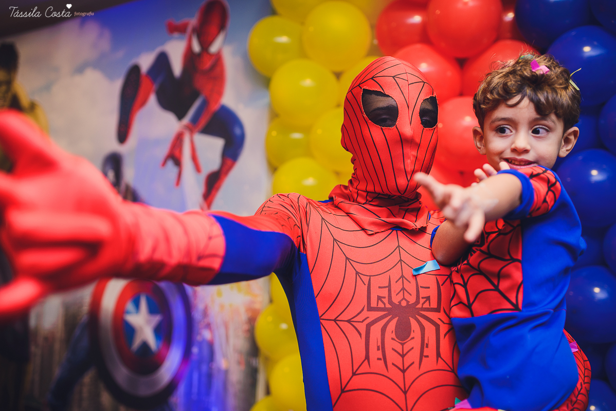 festa de 3 anos do antônio, que aconteceu em Manguinhos Serra, festa no tema Os Vingadores, festa de menino, com direito à Homem-aranha fantasiado, decoração da Mamalujo Decorações, Carla Sales, com fotos da T&aacu