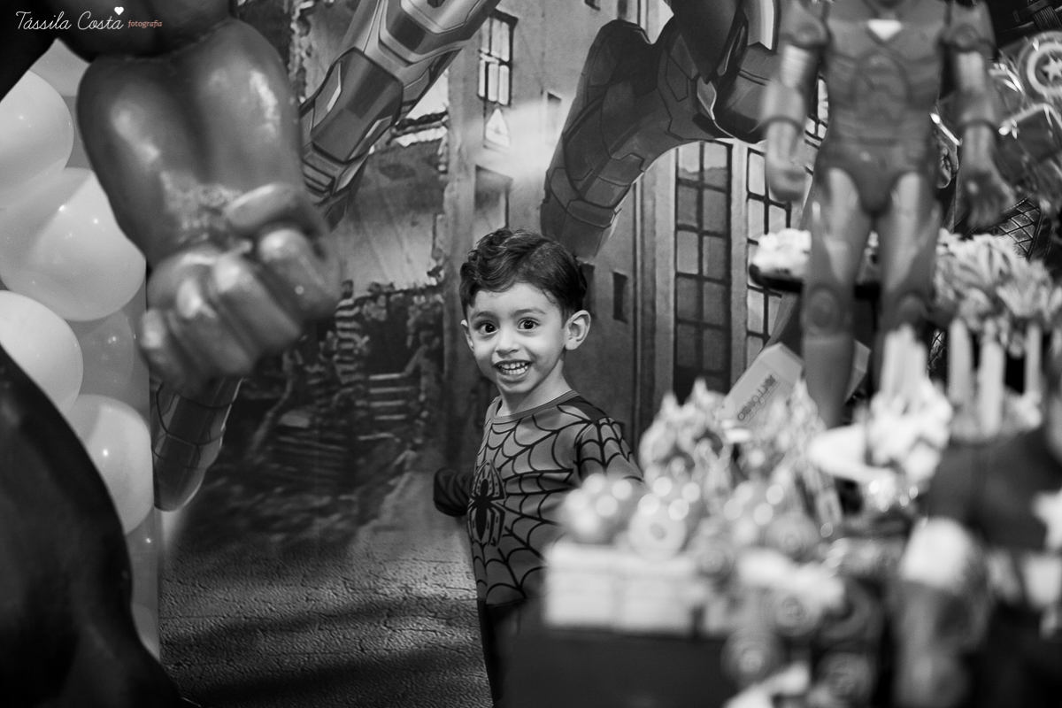 festa de 3 anos do antônio, que aconteceu em Manguinhos Serra, festa no tema Os Vingadores, festa de menino, com direito à Homem-aranha fantasiado, decoração da Mamalujo Decorações, Carla Sales, com fotos da T&aacu