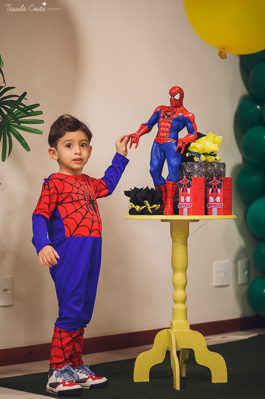 festa de 3 anos do antônio, que aconteceu em Manguinhos Serra, festa no tema Os Vingadores, festa de menino, com direito à Homem-aranha fantasiado, decoração da Mamalujo Decorações, Carla Sales, com fotos da T&aacu