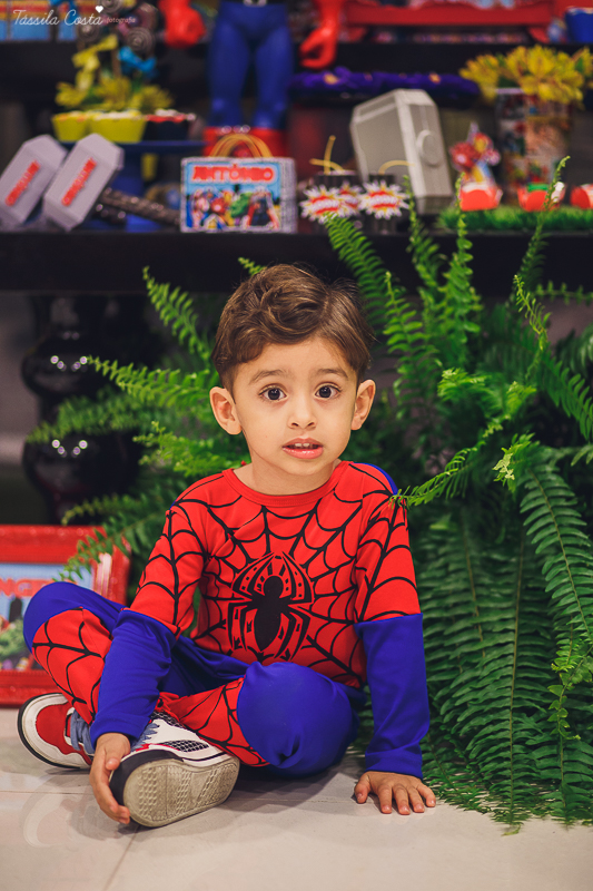 festa de 3 anos do antônio, que aconteceu em Manguinhos Serra, festa no tema Os Vingadores, festa de menino, com direito à Homem-aranha fantasiado, decoração da Mamalujo Decorações, Carla Sales, com fotos da T&aacu