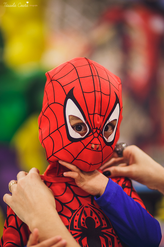 festa de 3 anos do antônio, que aconteceu em Manguinhos Serra, festa no tema Os Vingadores, festa de menino, com direito à Homem-aranha fantasiado, decoração da Mamalujo Decorações, Carla Sales, com fotos da T&aacu
