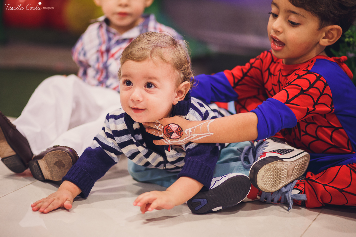 festa de 3 anos do antônio, que aconteceu em Manguinhos Serra, festa no tema Os Vingadores, festa de menino, com direito à Homem-aranha fantasiado, decoração da Mamalujo Decorações, Carla Sales, com fotos da T&aacu