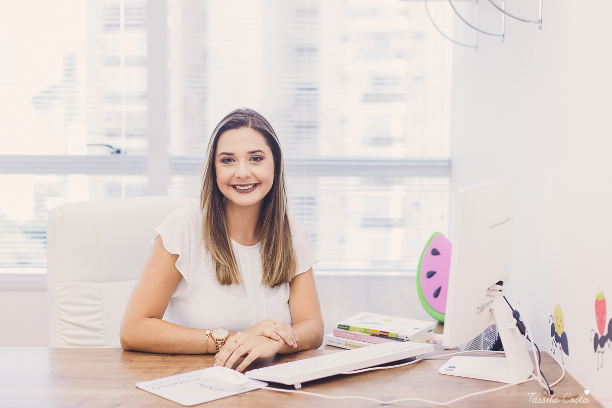 fotos para atualização de site, nutricionista em vitória es, nutricionista da área infantil em vitória es, fotos profissionais para instagram, fotos de trabalho para postar no instagram, poses para fotos de site, Helena Ewald Nutrição Infantil, Clínica 