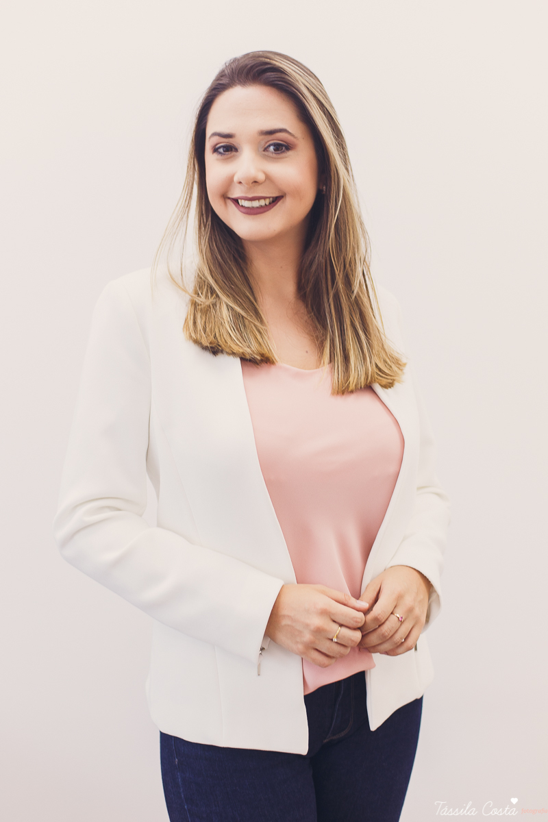 fotos para atualização de site, nutricionista em vitória es, nutricionista da área infantil em vitória es, fotos profissionais para instagram, fotos de trabalho para postar no instagram, poses para fotos de site, Helena Ewald Nutrição Infantil, Clínica 