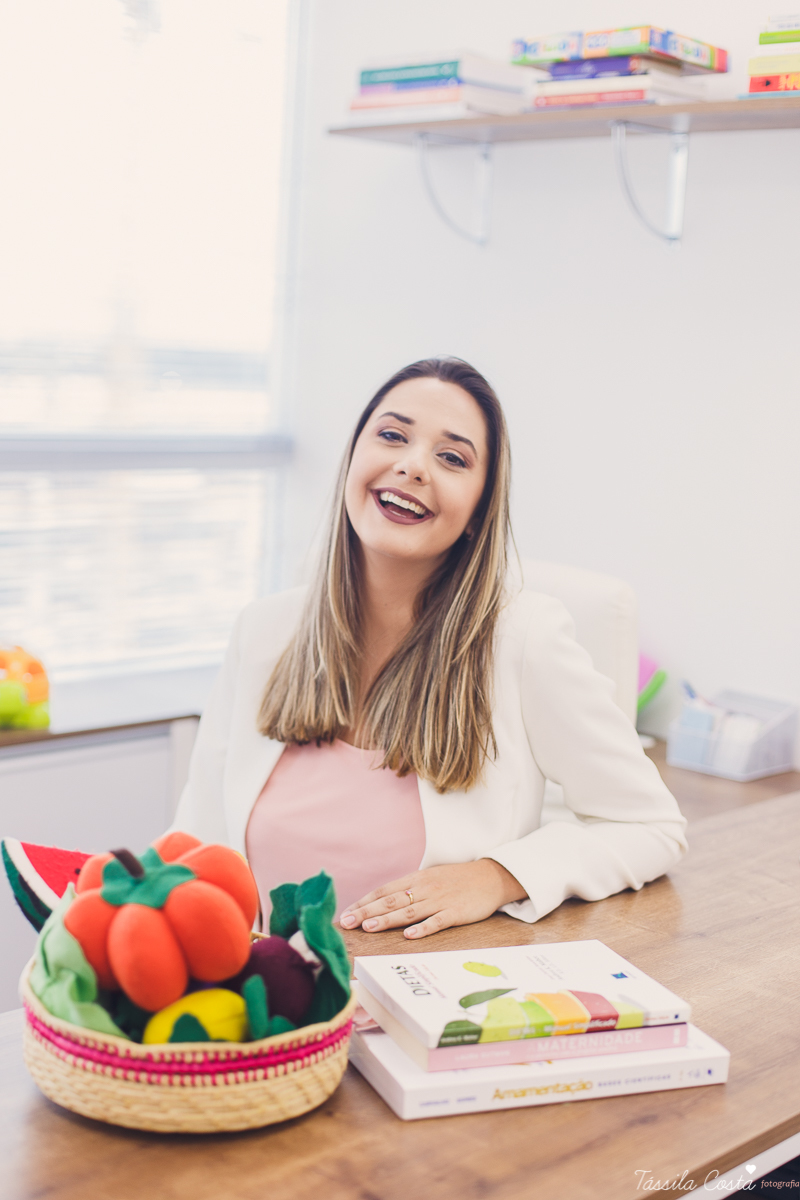 fotos para atualização de site, nutricionista em vitória es, nutricionista da área infantil em vitória es, fotos profissionais para instagram, fotos de trabalho para postar no instagram, poses para fotos de site, Helena Ewald Nutrição Infantil, Clínica 