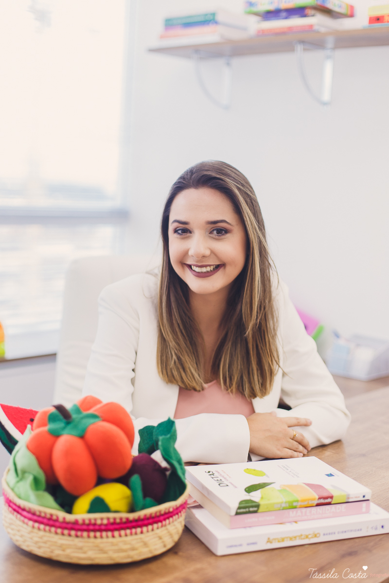 fotos para atualização de site, nutricionista em vitória es, nutricionista da área infantil em vitória es, fotos profissionais para instagram, fotos de trabalho para postar no instagram, poses para fotos de site, Helena Ewald Nutrição Infantil, Clínica 