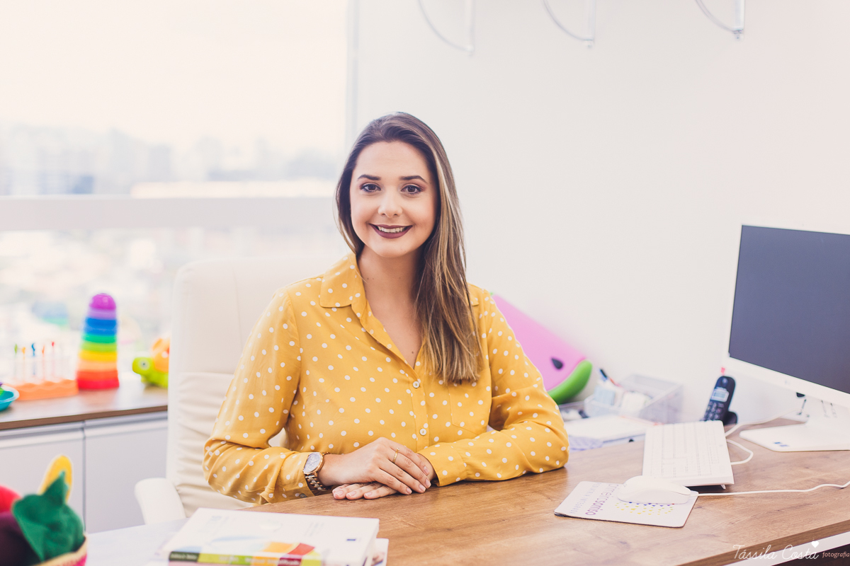fotos para atualização de site, nutricionista em vitória es, nutricionista da área infantil em vitória es, fotos profissionais para instagram, fotos de trabalho para postar no instagram, poses para fotos de site, Helena Ewald Nutrição Infantil, Clínica 
